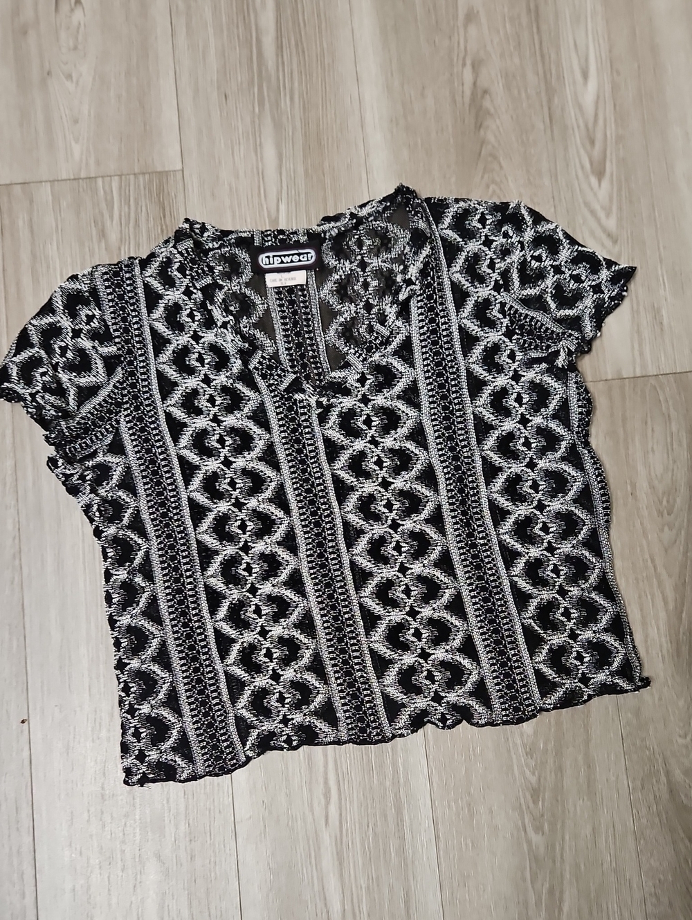 Universal Thread Black & White Cropped Knit Tee